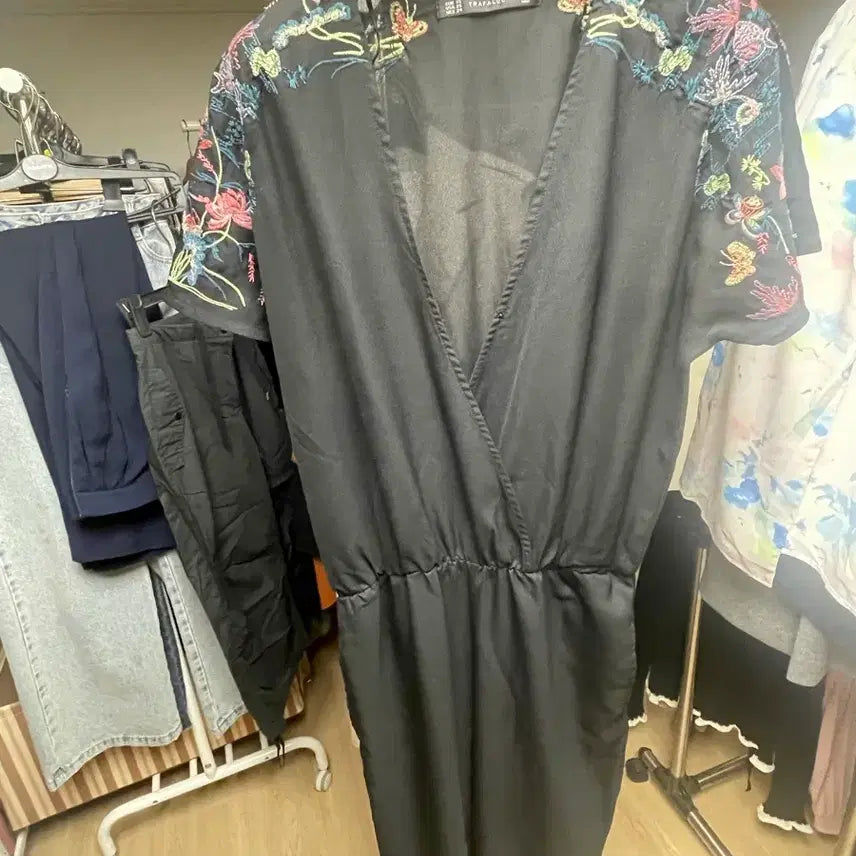[BUNJANG] ZARA Embroidered Jumpsuit Black / 자라 자수 점프수트 블랙