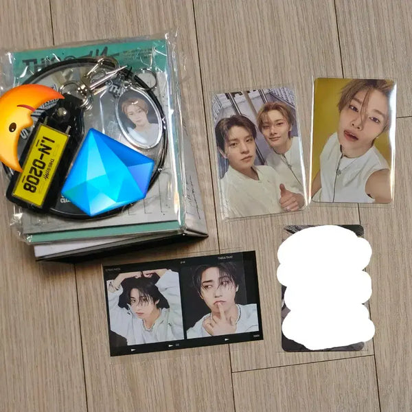[BUNJANG] Stray Kids I.N Limited Edition 'Disco & Tape' Version VocalRacha Unit Han Jisung Photocard Mirror Keyring Unsealed Album Set / 스키즈 아이엔 한정반 트럭 버전 세트 디스앤댓 버젼 승민 보컬라차 유닛 한 지성 투컷 포카 거울 키링 개봉 앨범 양정인