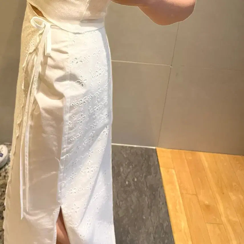 [BUNJANG] White Embroidery Long Skirt / 화이트 자수 롱 스커트