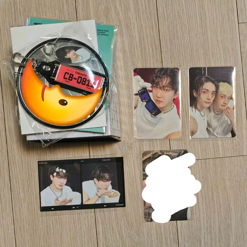 [BUNJANG] Stray Kids Changbin Han Lucky Draw Unit Photocards, 2-Cut Photocards, Mirror Keyring, Opened Album Set / 스키즈 창빈 한정반 트럭 버전 세트 디스앤댓 버젼 현진 방찬 강박즈 유닛 투컷 포카 거울 키링 개봉 앨범