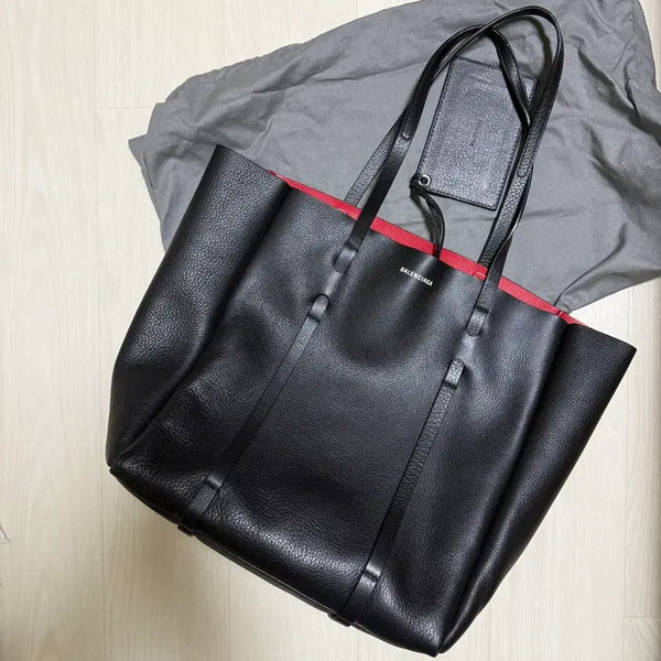 [BUNJANG] Balenciaga Everyday Tote Bag Small Black/Red with Pouch, Authenticity Card, and Mirror / [발렌시아가] 에브리데이 토트백 스몰 s 블랙/레드 (파우치+보증서+거울 포함)