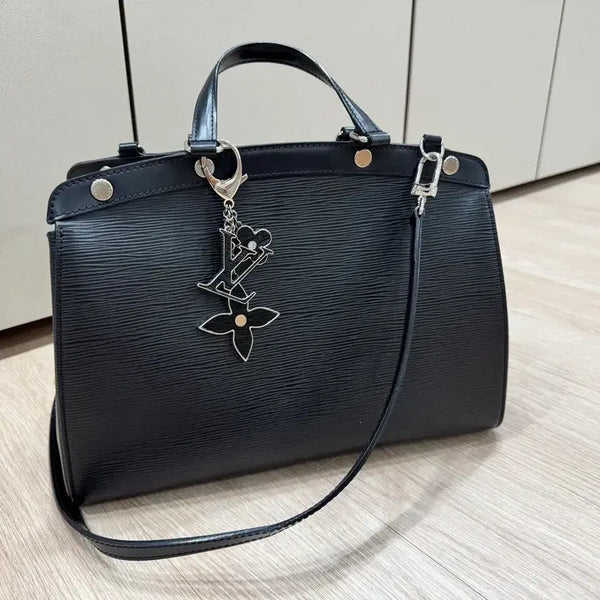 [BUNJANG] Louis Vuitton Epi Brea MM Black Shoulder Bag with Fleur Charm / 루이비통 에삐  브레아  MM 블랙+에삐  플뢰르 백참(마지막 가격고정)