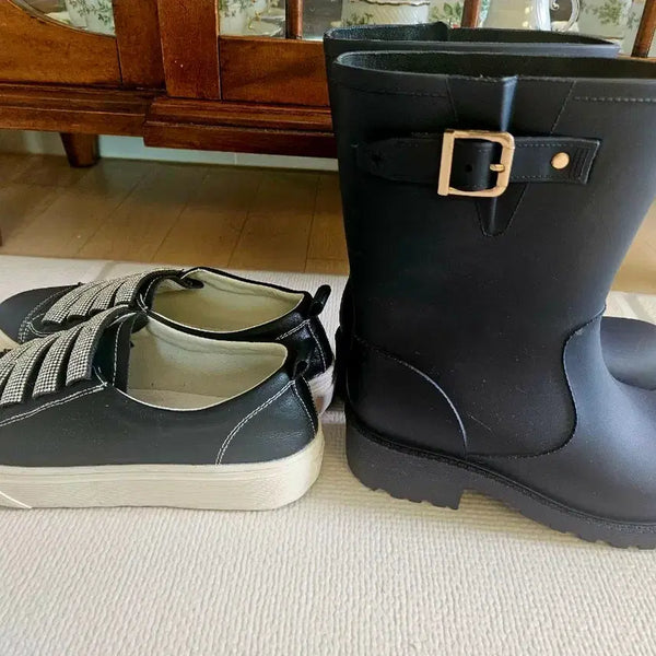 [BUNJANG] Navy Buckle Rain Boots & Black Cubic Sneakers (US 6) / 래인부츠와 스니커즈 230