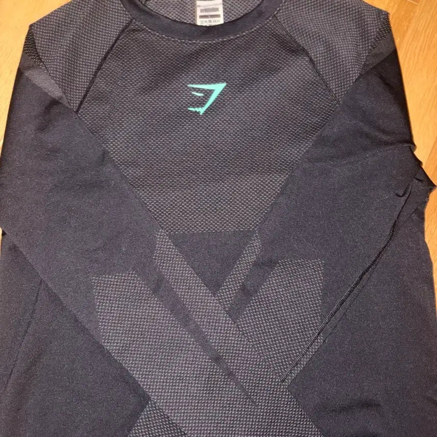 [BUNJANG] Gymshark Onyx V5 Long Sleeve Black (Size L) / 짐샤크 오닉스v5 (오닉스5.0) L