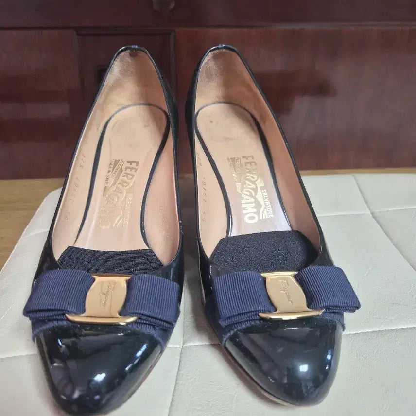 [BUNJANG] Salvatore Ferragamo Vara Pumps Heel / 페라가모 구두