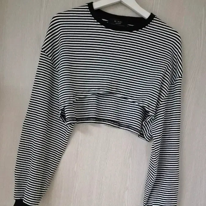 [BUNJANG] Stripe Cropped T-Shirt / 크롭티 새상품