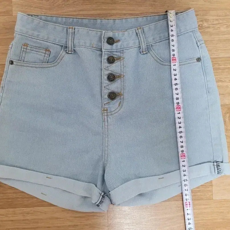 [BUNJANG] High-Waisted Light Blue Denim Roll-Up Shorts / 하이웨스트 연청 데님 숏팬츠 롤업