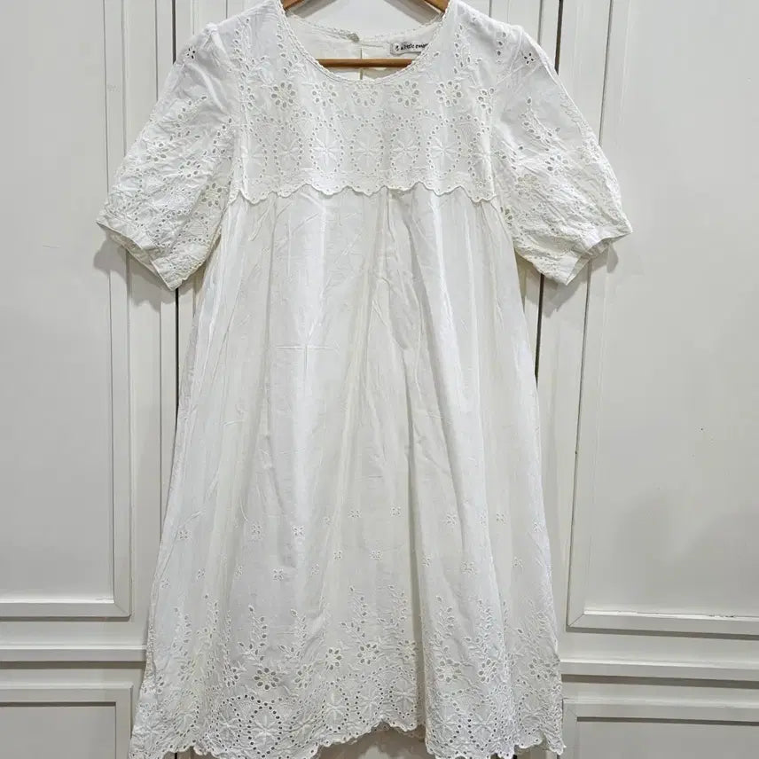 [BUNJANG] A Little Emotion White Cotton Embroidery Lace Dress / A Little Emotion 화이트 코튼 자수 레이스 원피스