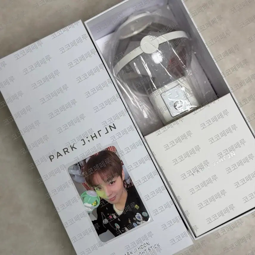 [BUNJANG] Park Ji Hoon Lightstick Photocard Bundle / [미사용 새상품] 박지훈 응원봉 뽑봉 포카 포함
