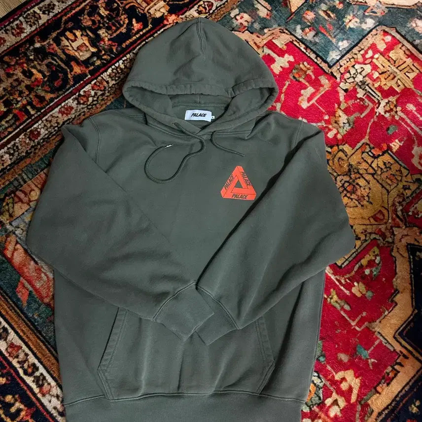 [BUNJANG] Palace Dragon Embroidered Hoodie Khaki / 팔라스 용 자수 후드티