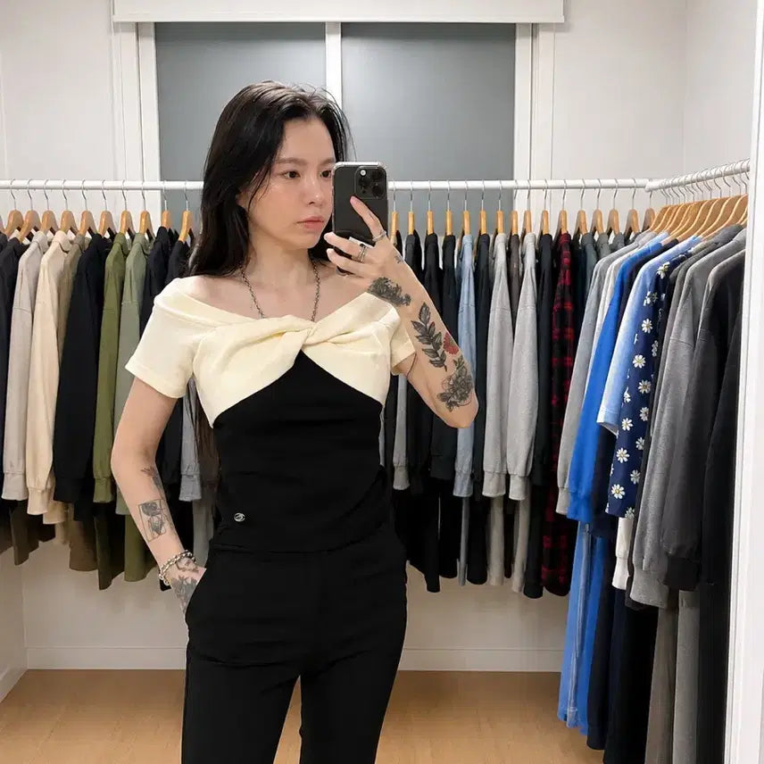 [BUNJANG] COMB STUDIO Color-Blocked Off-Shoulder Knit Short Sleeve / COMB STUDIO 배색 오프숄더 니트 반팔S