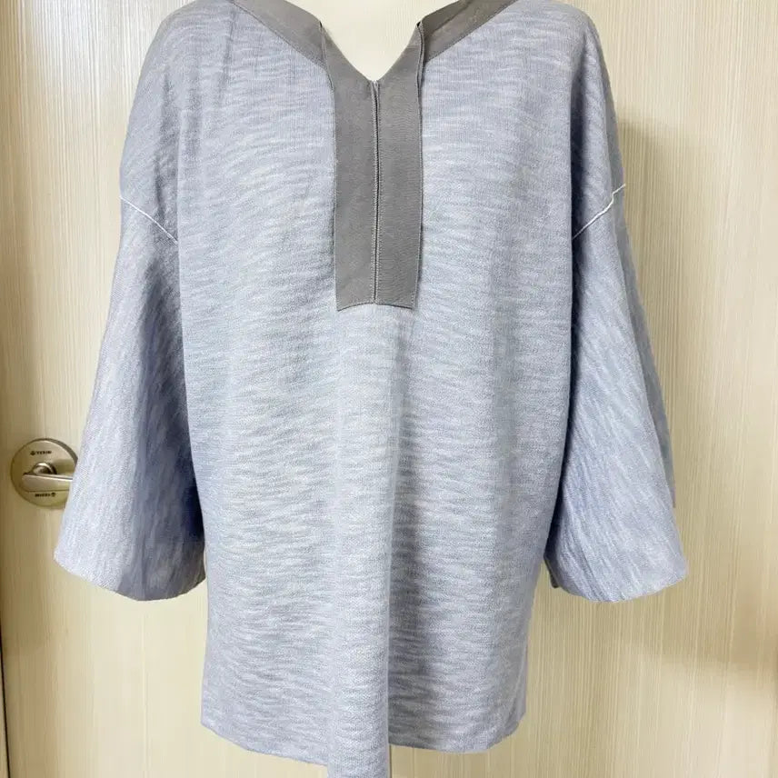 [BUNJANG] IZZAT BABA Blue Melange V-Neck Knit / 아이잗바바 IZZAT BABA 블루 멜란지 니트