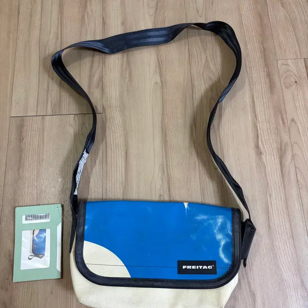 [BUNJANG]  Freitag Messenger Bag Blue/White / 프라이탁 메신저백 블루/화이트