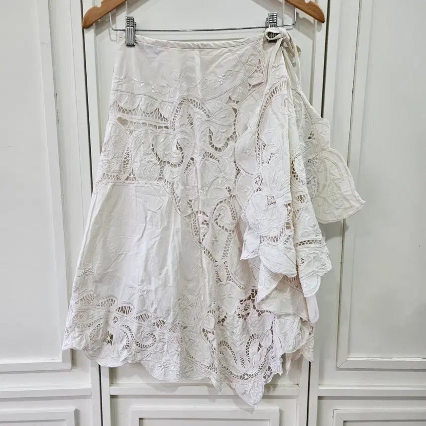[BUNJANG] GRAND TABLE White Embroidered Lace Wrap Skirt / GRAND TABLE 화이트 자수 레이스 랩스커트