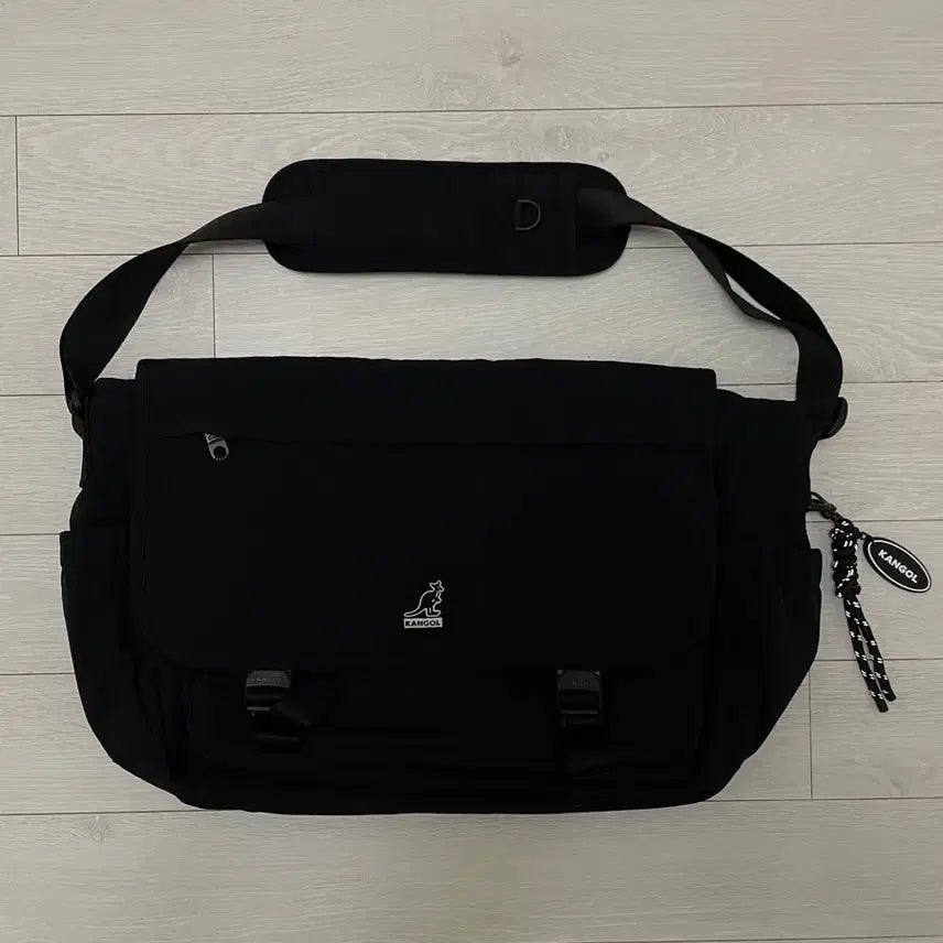 [BUNJANG] Kangol Messenger Bag Crossbody Shoulder Bag Black / (새상품) 캉골 메신저백 크로스백 숄더백 블랙