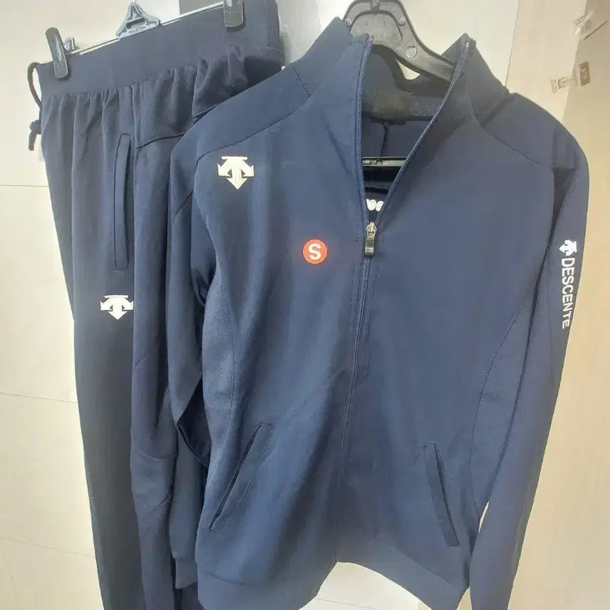 [BUNJANG] Descente Spring/Autumn Training Set Navy Blue Size S / 데상트 춘추용 트레이닝 세트 S 군청색 새상품