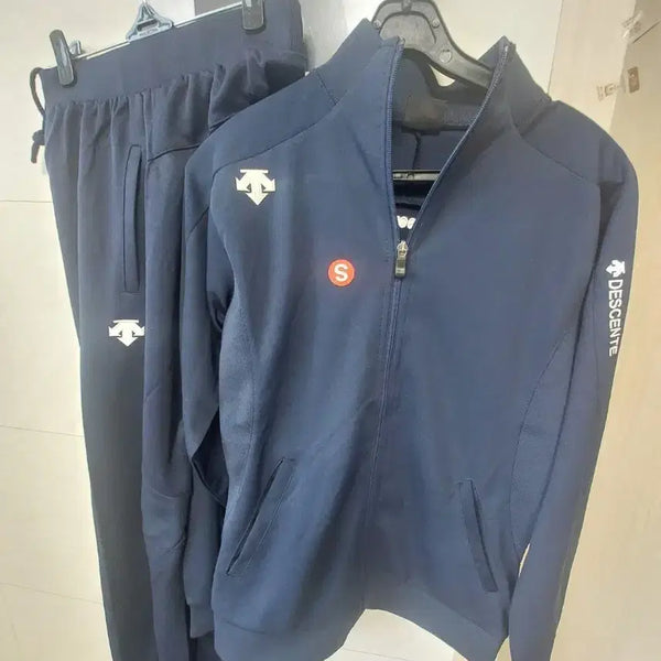 [BUNJANG] Descente Spring/Autumn Training Set Navy Blue Size S / 데상트 춘추용 트레이닝 세트 S 군청색 새상품