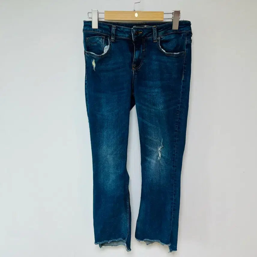 [BUNJANG] Zara Z1975 Vintage Wash Cut Hem Denim Jeans (Size 26) / [정품] 자라 Z1975 빈티지 워싱 컷팅 데님 청바지 (사이즈: EUR 34 / USA 04 / MEX 26)