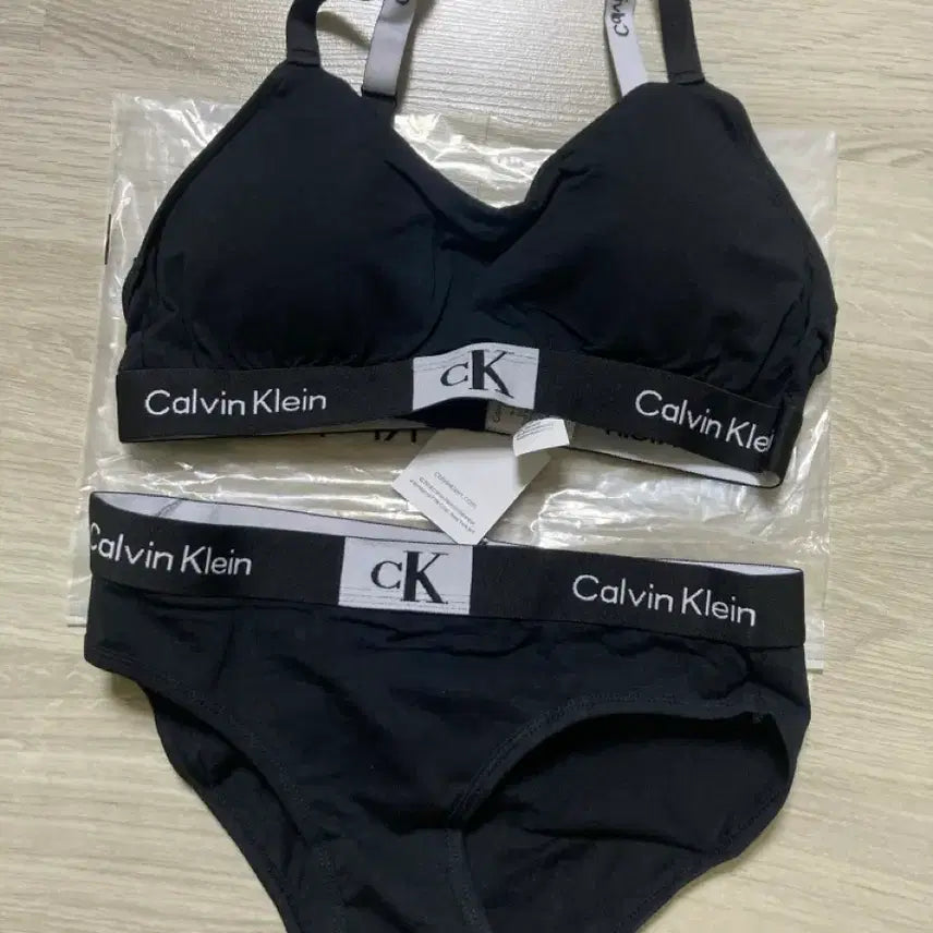 [BUNJANG] Calvin Klein Bralette Panty Set - Black / 캘빈클라인 브라렛 팬티 세트 블랙