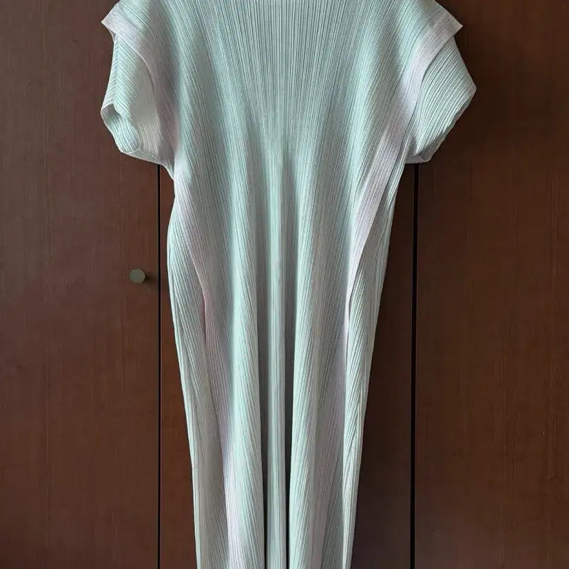 [BUNJANG] Pleated Dress with Pink Color Block Accent / 플리츠 원피스