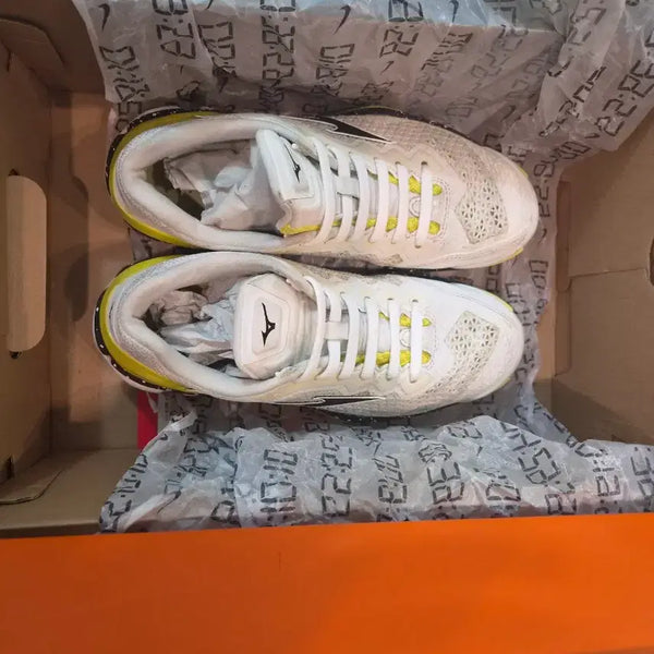 [BUNJANG] Mizuno Badminton/Table Tennis/Running Shoes White/Yellow / 미즈노 배드민턴.탁구.런닝화 화이트/옐로우