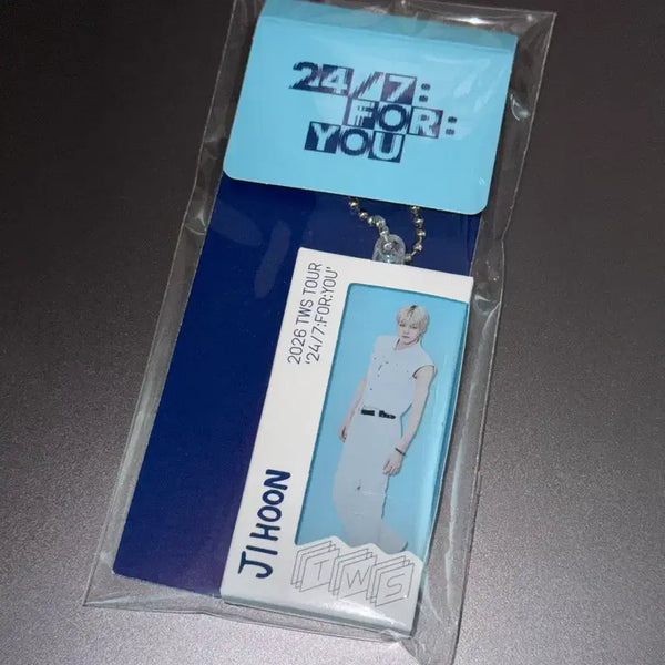 [BUNJANG] TWS Jihoon 2026 Tour Acrylic Keyring (Sealed) / 미개봉!! 2026 TWS 투어 지훈 아크릴 키링 투어스 콘서트 엠디 포카
