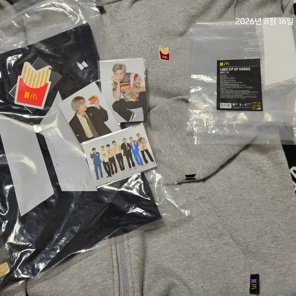 [BUNJANG] BTS McDonald's Collaboration Hoodie, T-Shirt Set / 방탄 공식 맥도날드콜라보 후드집업 티셔츠 세트