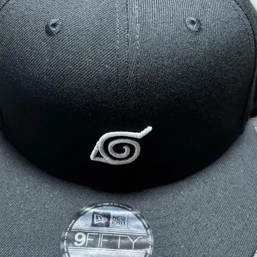 [BUNJANG] New Era 9FIFTY Naruto Leaf Village Logo Snapback Hat Black / 나루토)뉴에라 9FIFTY 스냅백 나루토 나뭇잎 마을 로고 블랙