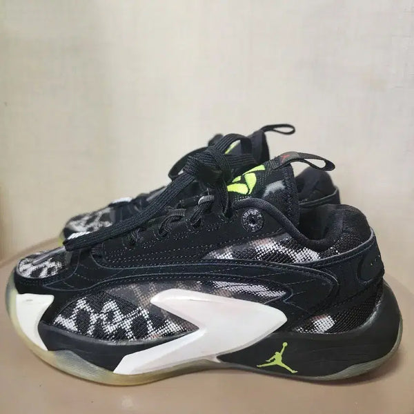 [BUNJANG] Nike Jordan Luka 2 Basketball Shoes Black/Fluorescent / >>상태양호<< 나이키 조던 루카2 블랙/형광 220 운동화 팝니다