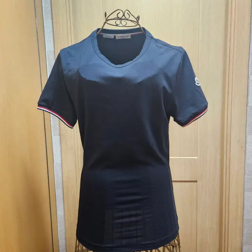 [BUNJANG] Moncler Women's Tricolor Line Emblem Short Sleeve T-shirt Navy (S/Slim Fit) / 몽클레어 여성 삼색라인 와펜 패치 반팔 티셔츠 네이비 (S/Slim Fit)