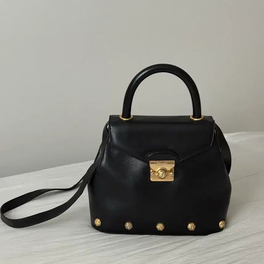 [BUNJANG] Salvatore Ferragamo Black Tote Bag with Strap Shoulder Bag Gold Hardware / 페라가모 토트백 스트랩포함 숄더백 블랙 금장
