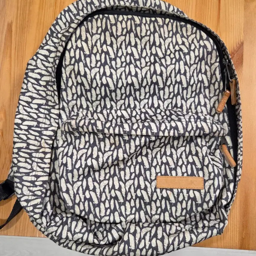 [BUNJANG] Eastpak Feather Pattern Backpack / 이스트팩 페더 패턴 백팩