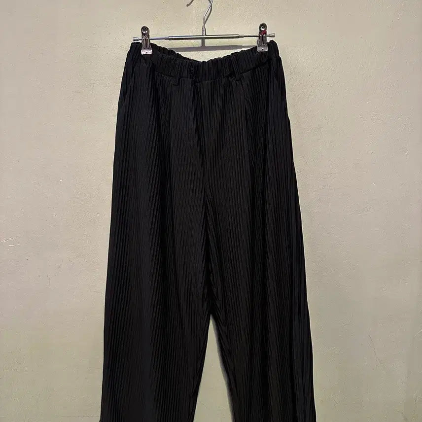[BUNJANG] Dimitri Black Corduroy Pleats Pants / 디미트리블랙 코듀로이 플리츠 팬츠