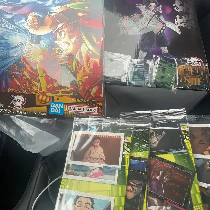 [BUNJANG] Demon Slayer Shinobu Kocho Figure & Kuji Poster Bundle (Sealed) / [미개봉,현물]A상 시노부 E상 포스터 상현의 2 쿠지 일괄