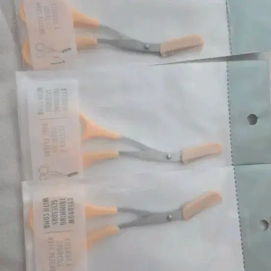 [BUNJANG] Eyebrow Scissors and Comb Set / 나눔 무료나눔 눈썹 가위 빗 세트 새상품 정리 숱제거