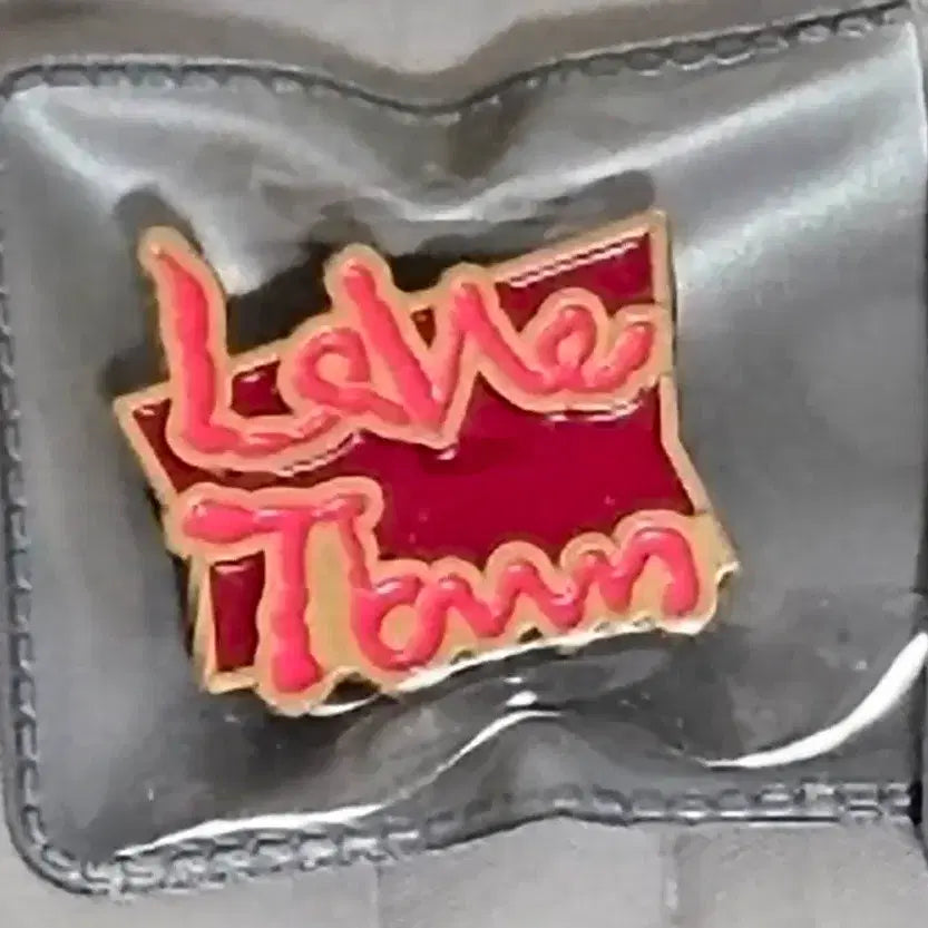 [BUNJANG] Hamham Pangpang Laoru Love Village Badge / 햄햄팡팡 라오루 사랑마을 뱃지
