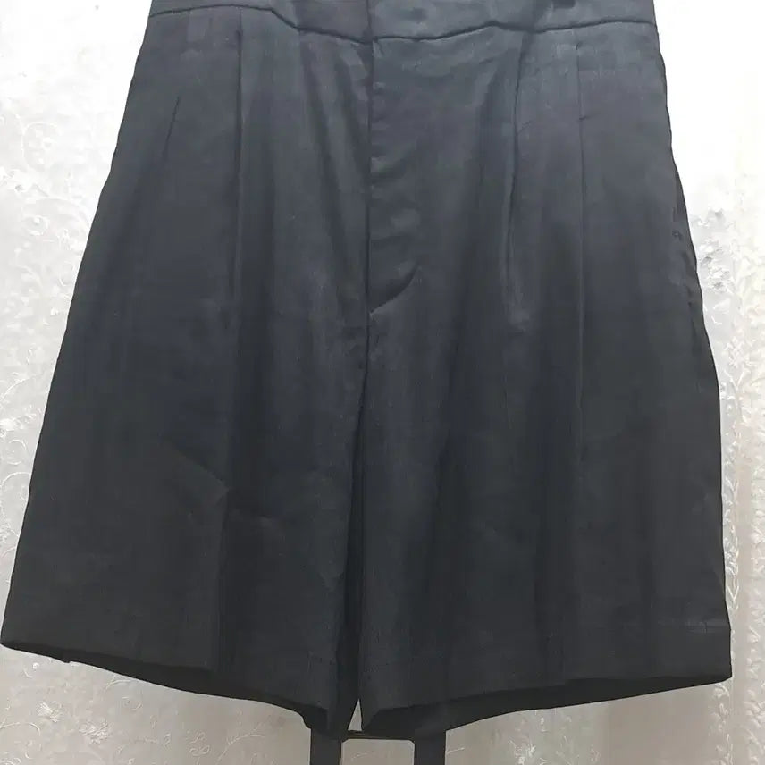 [BUNJANG] SIGNATURE Wide-Fit Pin Tuck Shorts Size 32 / SIGNATURE  와이드형반바지  32