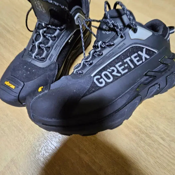 [BUNJANG] Gore-Tex Vibram Sole Men's Hiking Boots / 고어텍스 비브람솔 블랙 남성 등산화