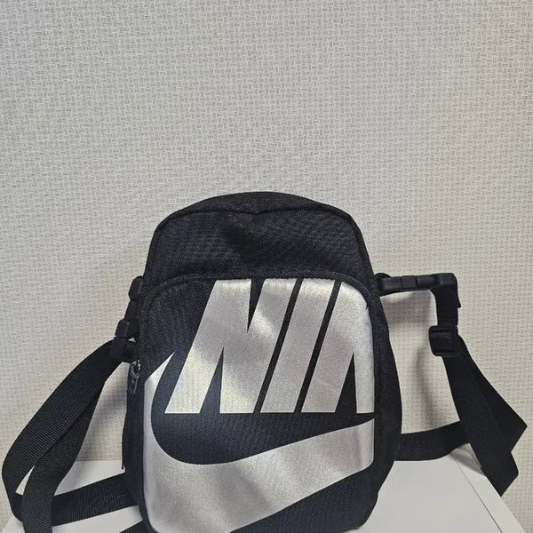 [BUNJANG] Nike Mini Crossbody Bag Black / 나이키 미니 크로스백 블랙