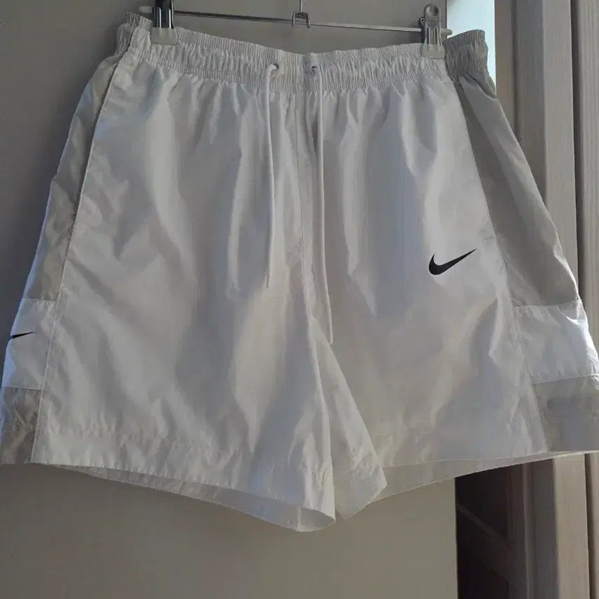 [BUNJANG] Nike Women's Classic High-Rise Shorts White CZ9742-100 / 나이키 우먼스 클래식 하이라이즈 반바지 화이트 CZ9742-100