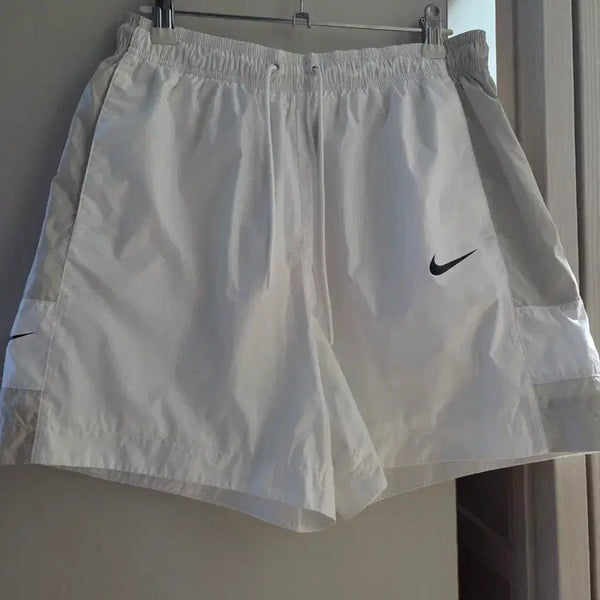 [BUNJANG] Nike Women's Classic High-Rise Shorts White CZ9742-100 / 나이키 우먼스 클래식 하이라이즈 반바지 화이트 CZ9742-100