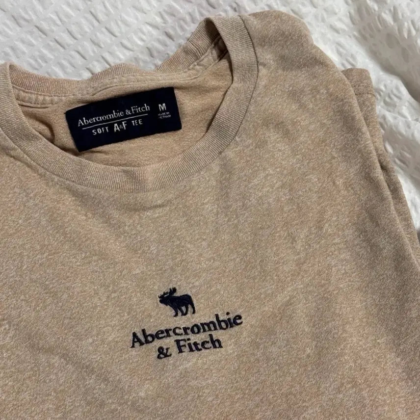[BUNJANG] Abercrombie & Fitch Soft Logo Embroidered T-Shirt Beige M / 아베크롬비 소프트 티셔츠 베이지 M