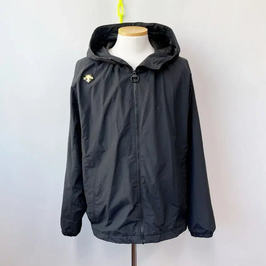 [BUNJANG] Descente Men's Hooded Windbreaker Jacket Size 110 / 데상트 남성후드 바람막이자켓 110