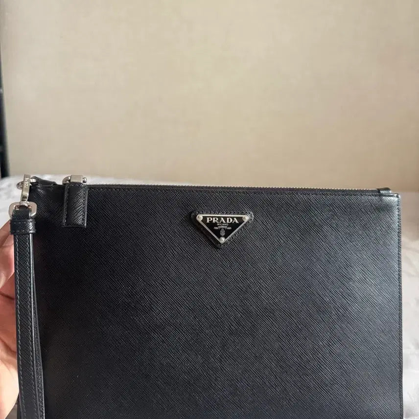 [BUNJANG] Prada Saffiano Triangle Logo Clutch / [원가180만/정품] 프라다 사피아노 삼각로고 클러치
