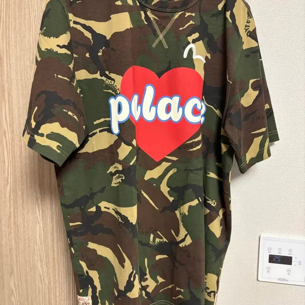[BUNJANG] Palace Evisu Heart Camo T-Shirt XL / 팔라스 에비수 하트 티셔츠 카모 XL