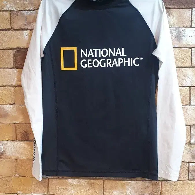 [BUNJANG] National Geographic Rash Guard M (White/Black) / 내셔널지오그래픽 래쉬가드 M (화이트/블랙)