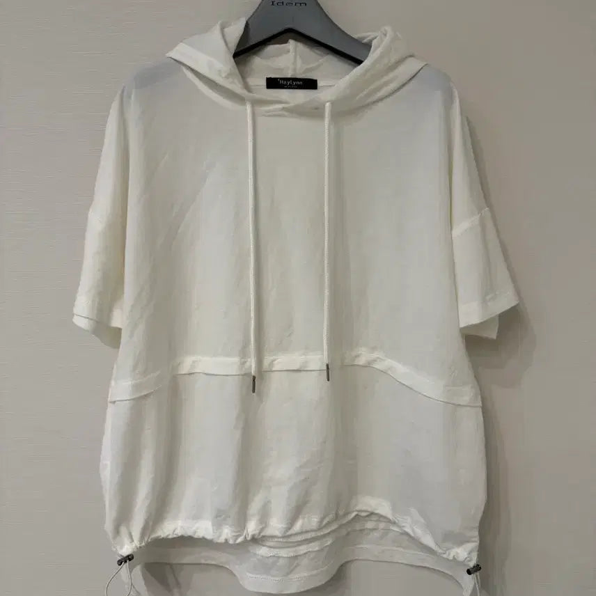 [BUNJANG] Heyrin White Hooded Short Sleeve T-Shirt / 헤이린 후드 반팔