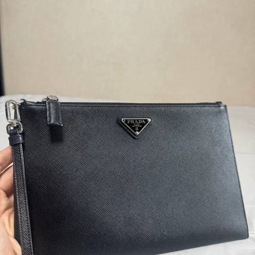 [BUNJANG] Prada Triangle Logo Clutch / [원가180만/정품] 프라다 삼각로고 클러치