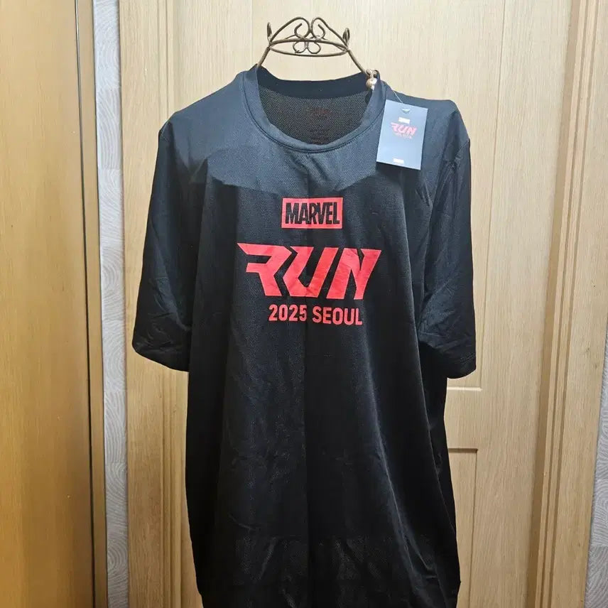 [BUNJANG] Marvel Run 2025 Seoul Official Running T-Shirt Black (L) / MARVEL RUN 2025 SEOUL 마블런 공식 러닝 티셔츠 블랙 (L)