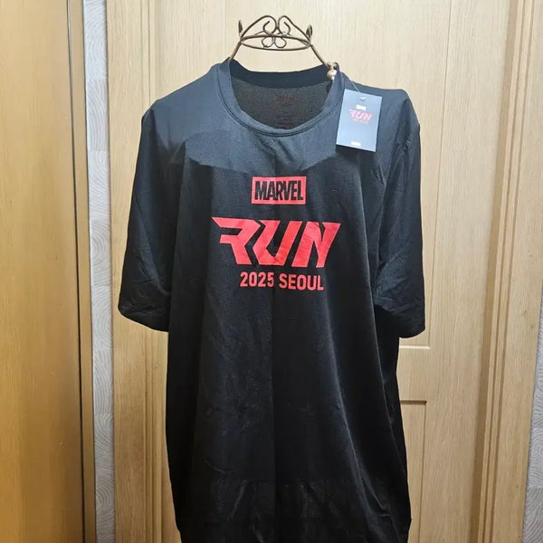 [BUNJANG] Marvel Run 2025 Seoul Official Running T-Shirt Black (L) / MARVEL RUN 2025 SEOUL 마블런 공식 러닝 티셔츠 블랙 (L)